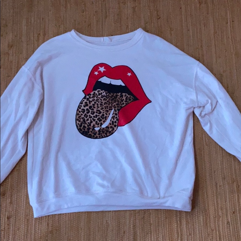 Cute trendy sweater!